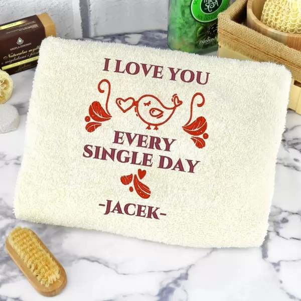 Ręcznik z haftem napisu i imienia - I love you