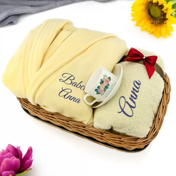 Szlafrok i ręcznik z haftem r. L na 70 urodziny - Babci