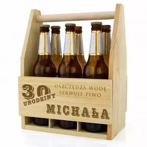 drewniane nosidło na piwo z personalizacją