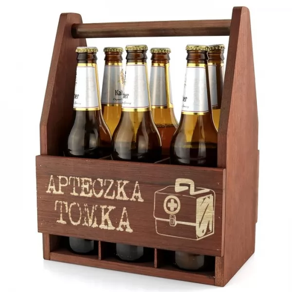 Drewniana skrzynka na piwo z dedykacją i i mieniem Apteczka na urodzinowy prezent