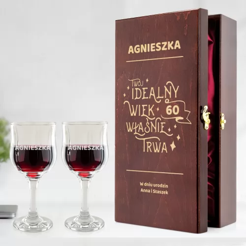 Skrzynka na wino z kieliszkami i personalizacją - Urodzinki