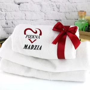 pomysł na prezent dla żony biały ręcznik z haftem imienia
