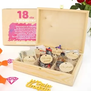 drewniana szkatułka na upominki na prezent na 18 urodziny pudełko dorosłości